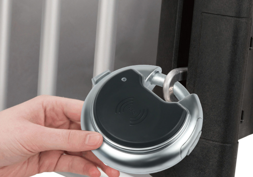 Battery-free NFC padlock