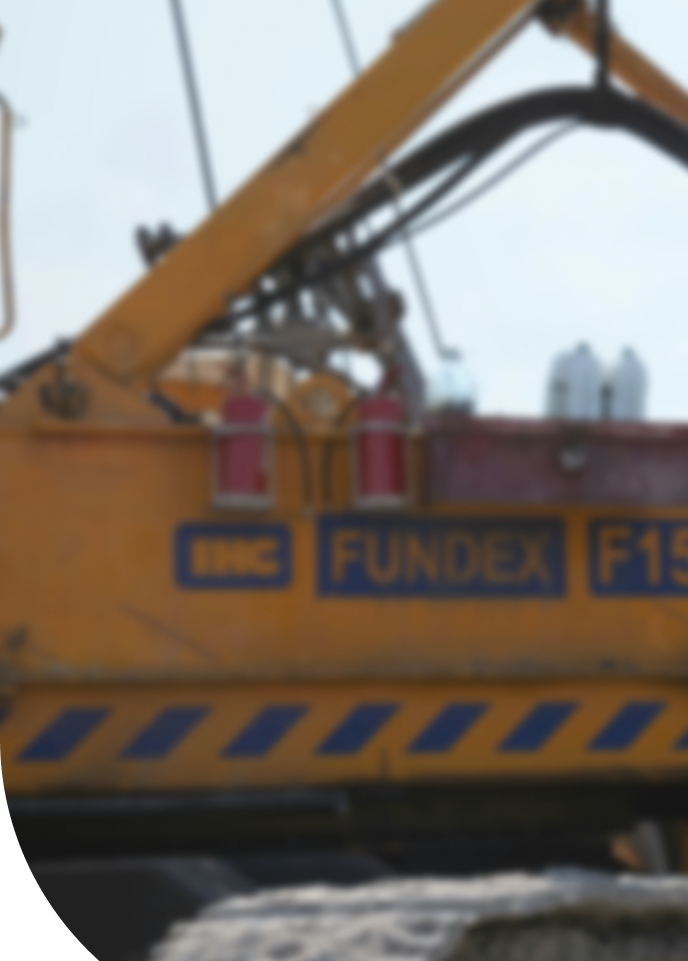 Caminhão de construção amarelo