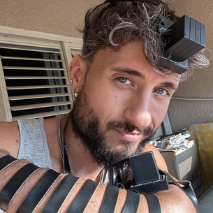 ליאור מניח תפילין
