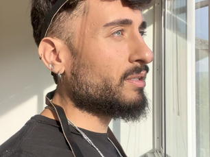 ליאור מניח תפילין