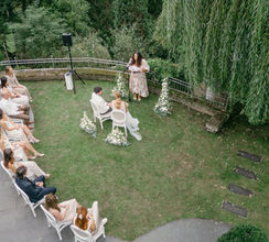 Outdoor Hochzeit planen lassen von einer Hochzeitsplanerin, die freie Trauung draußen im Grünen