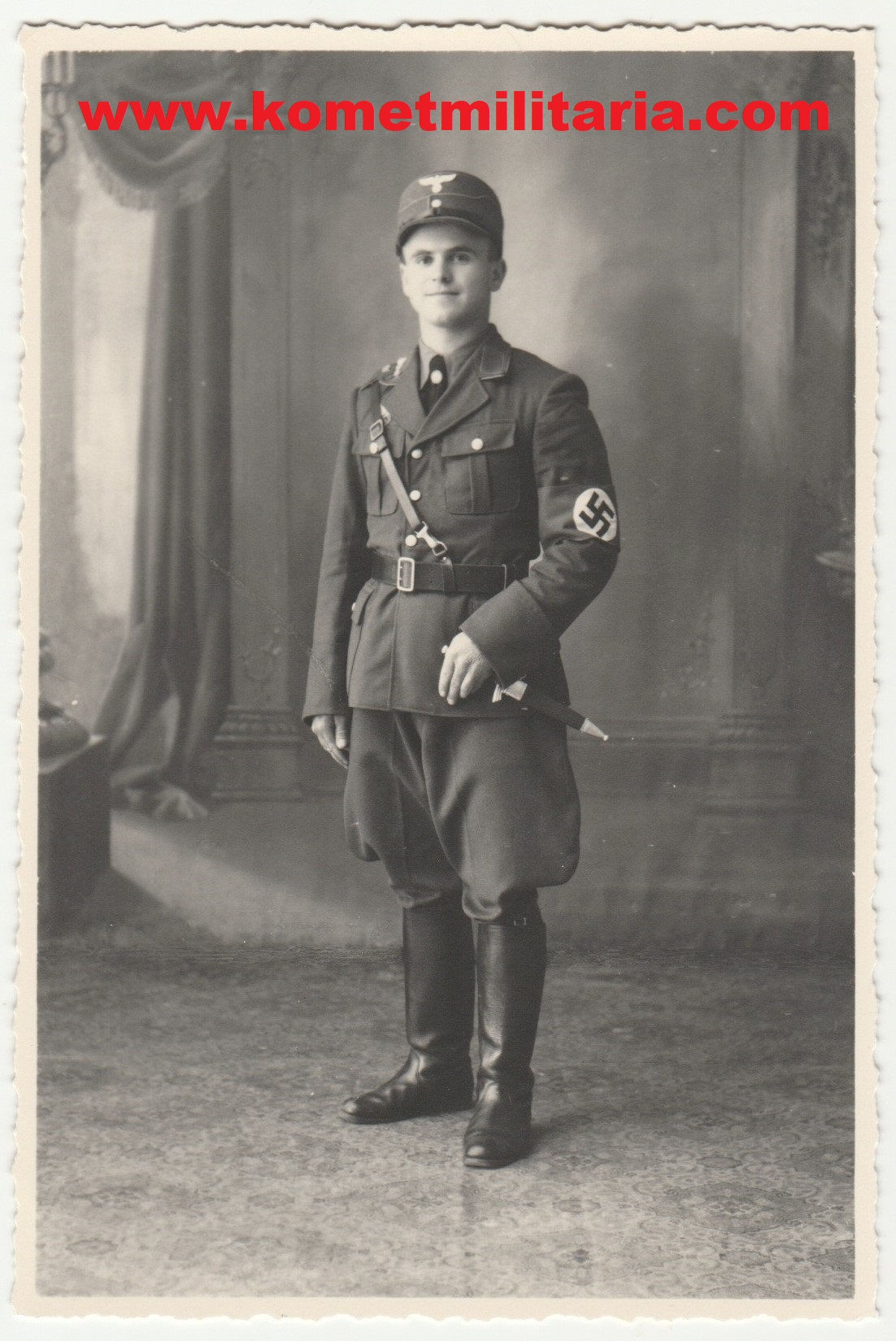 Studio Portrait SA-Member with SA Service Dagger in wear