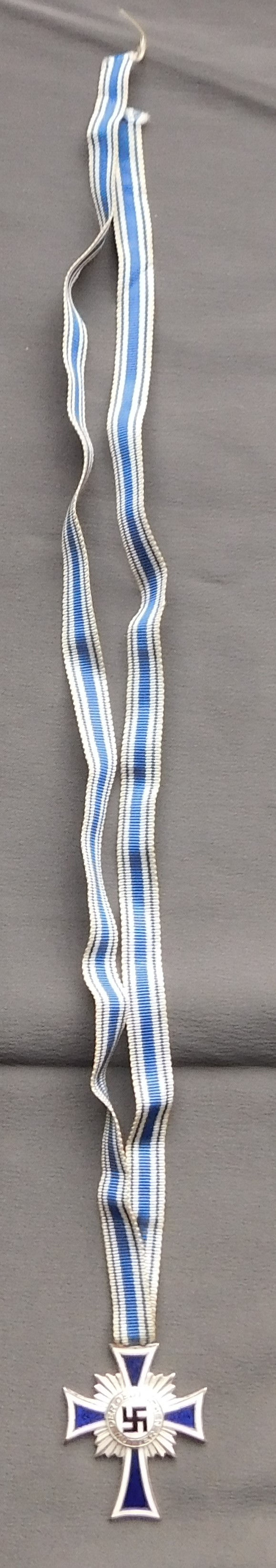 Thumbnail: Ehrenkreuz der Deutschen Mutter (Mutterkreuz) in Silber mit  langen Band