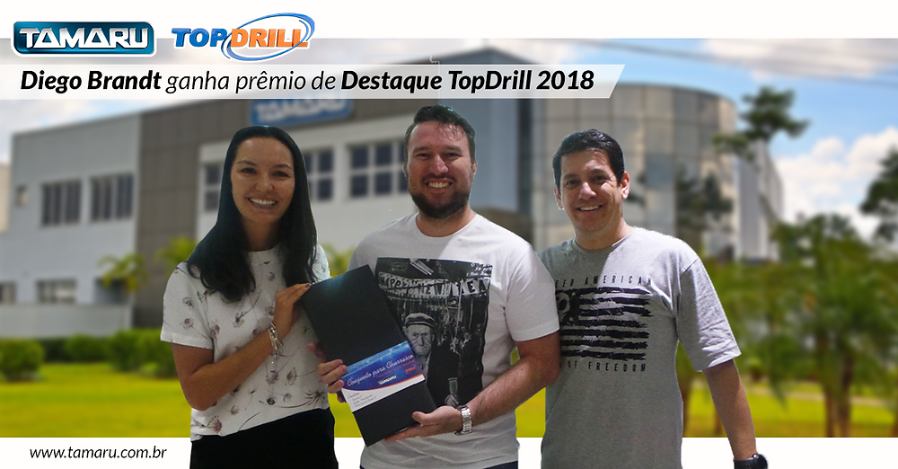 Na imagem, Jussara, Diego e Luis após a entrega do prêmio de Destaque 2018