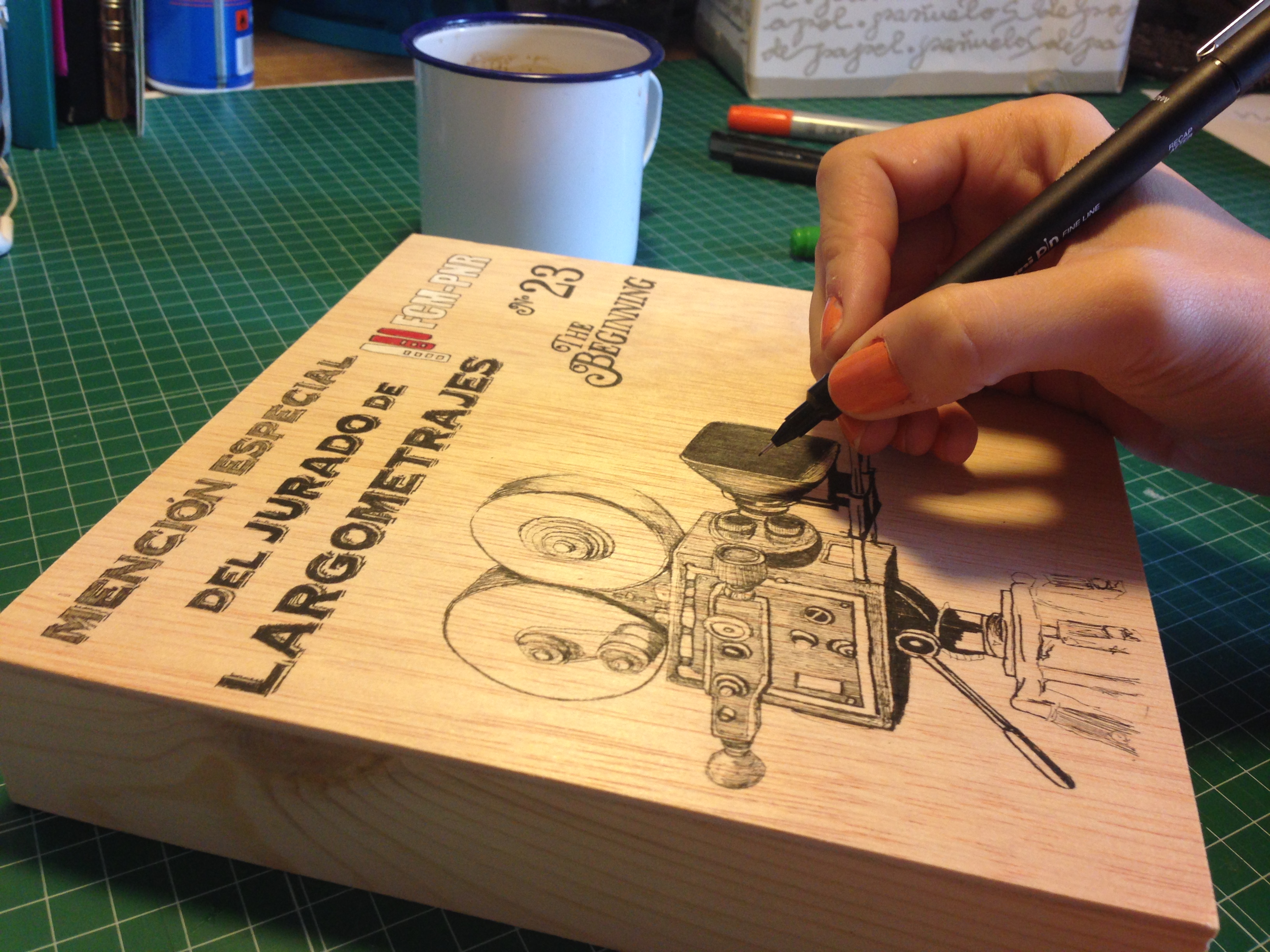 Ilustraciones a mano en madera
