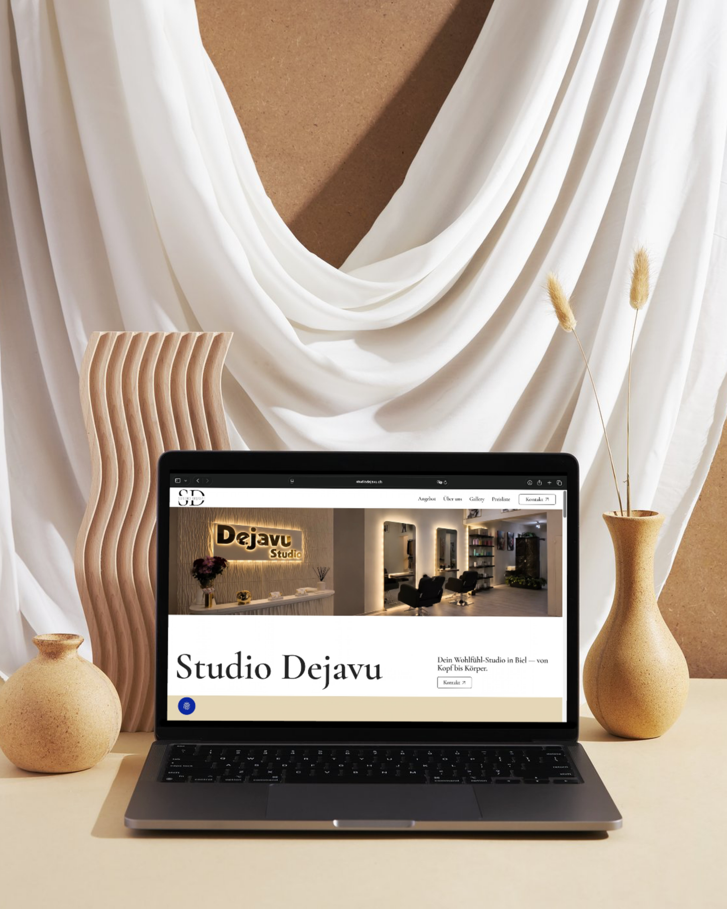 Studio Dejavu Website auf Laptop und Smartphone mit modernem Webdesign von DigitalArk für ein Beauty- und Wellness-Studio in Biel.