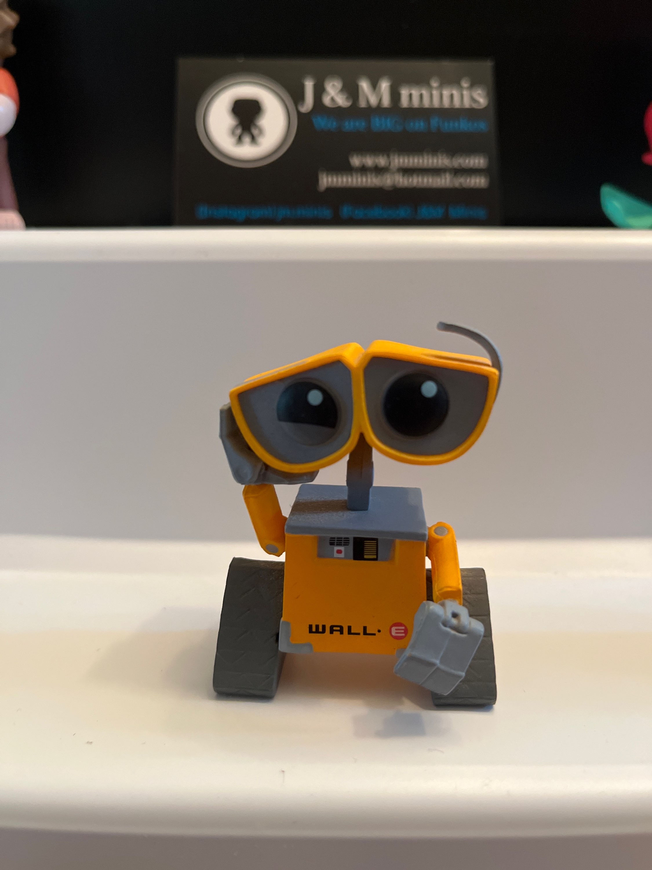 Wall E (1 Claw Up)