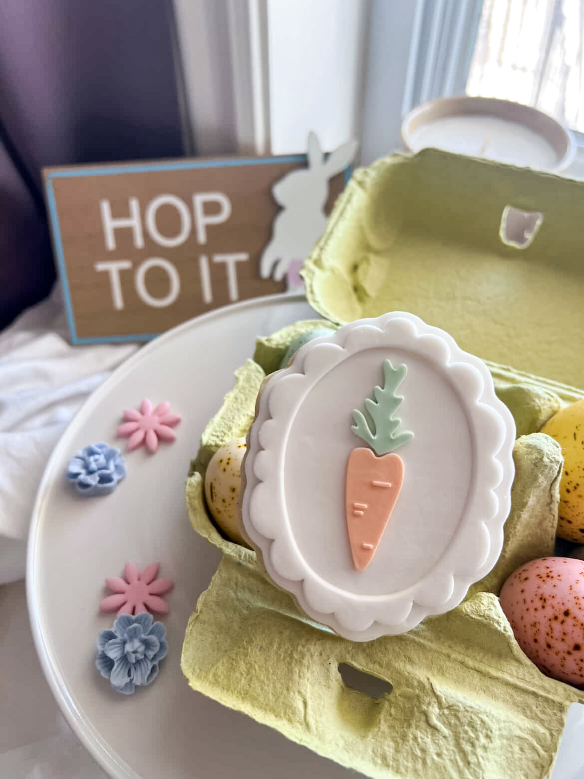 Carrot in scalloped frame - embosser and cutter