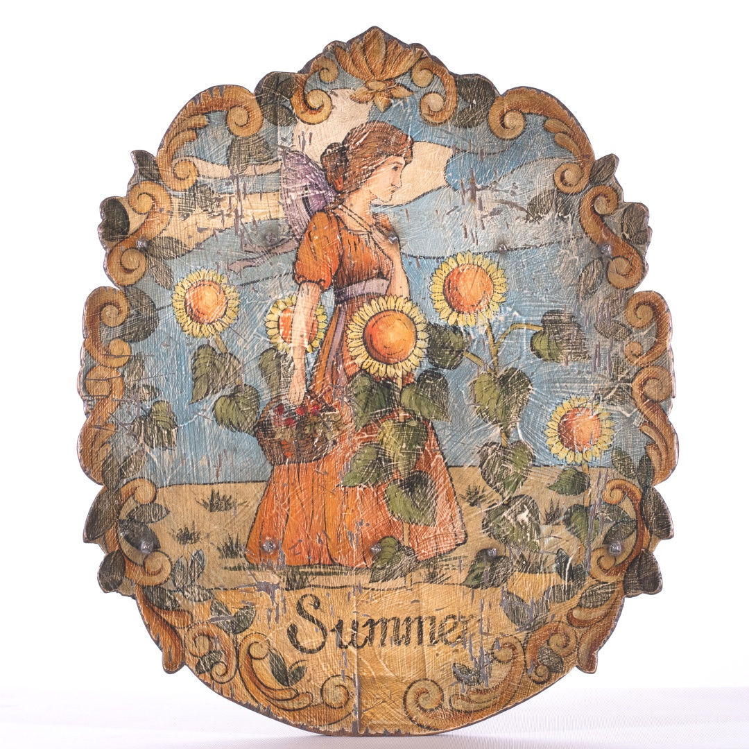 Tabla vieja rodeada verano