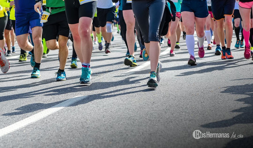 gente corriendo en una carrera popular
