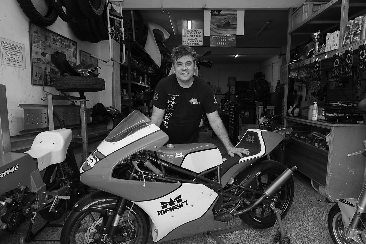 Fernando Marín: “Nuestra escudería es la referencia en Andalucía en el mundo de las carreras de motos”