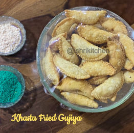 Khasta Gujiya