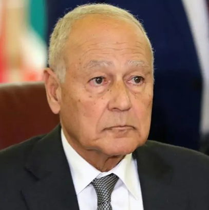 Arab League Secretary-General Ahmed Aboul Gheit met with a delegation from the French Senate’s Foreign Affairs and Defense Committee to discuss strengthening cooperation between the Arab region and France.