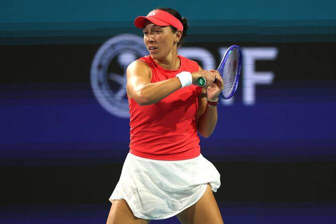 Впечатляющее выступление Александры Иллы на турнире Miami Open завершилось тяжелым поражением в полуфинале от Джессики Пегулы, которая в финале встретится с Ариной Соболенко.