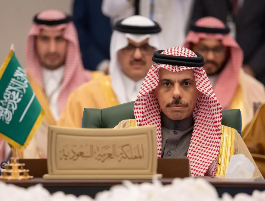 The ministers also reviewed reports on the implementation of resolutions from the 44th GCC Supreme Council session and discussed strategic relations between the GCC states and global countries and organizations.
