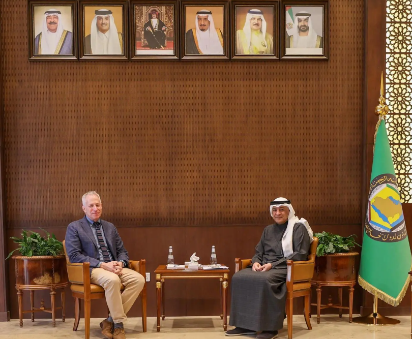 GCC Secretary-General Jasem Albudaiwi met with U.S. Ambassador Michael Ratney to discuss strengthening the strategic partnership between the GCC and the United States, focusing on areas such as security, trade, energy, and economic development.