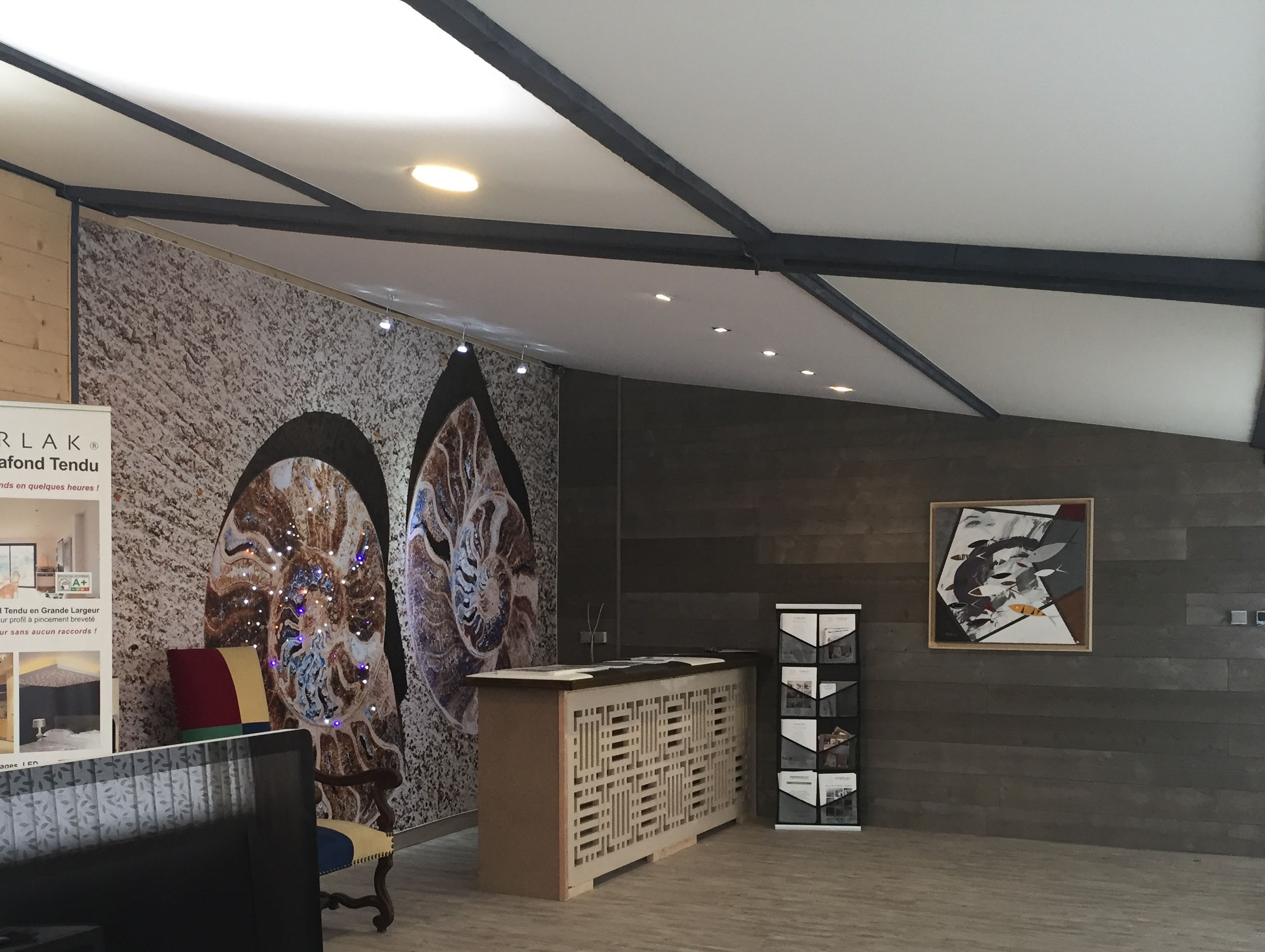 Plafond tendu entre-poutres