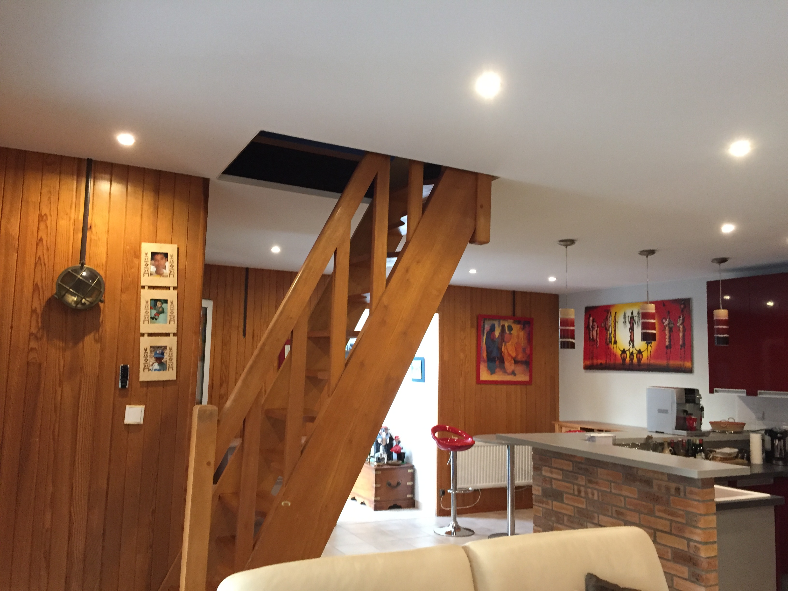 Plafond tendu avec trémie d'escalier