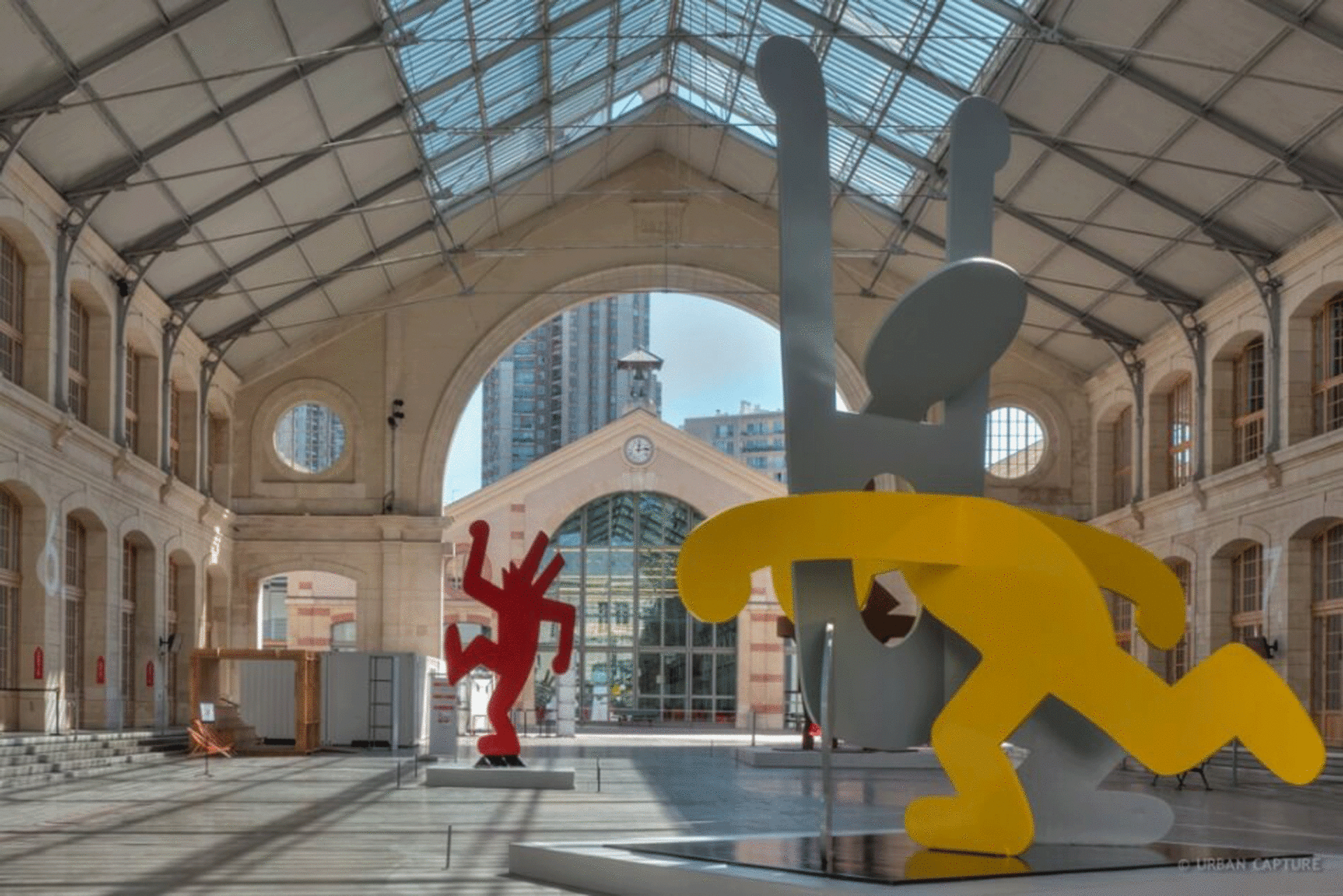 centquatre_keith_haring_statues_parisurban-capture.gif