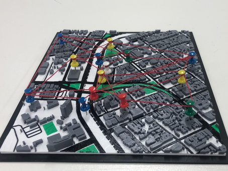 PLURIVERSO Epistemologia: Situar no território e na pesquisa em Design Estratégico Cartografia pluriversal da Acadêmicos da Orgia
