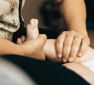 mini atelier en ligne massage bébé manon gourrat aime comme maman.png