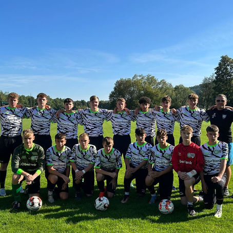 Neue Trikots für unsere B-Junioren