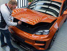 PORSCHE TEDARİKÇİSİNİ SEL VURDU, FİYATLARI ÇAKILDI