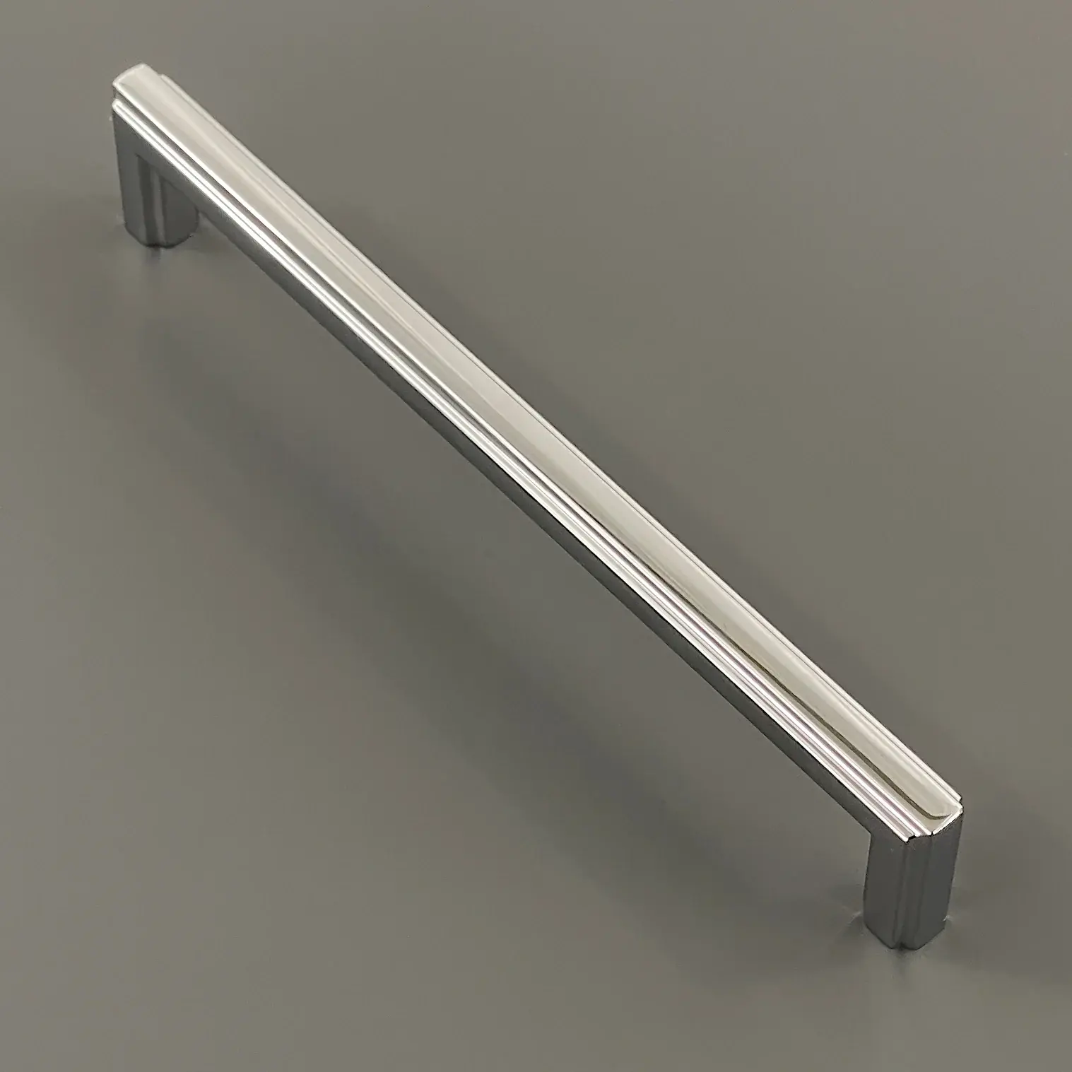 Oxford - Square bevelled edge pull bar handle