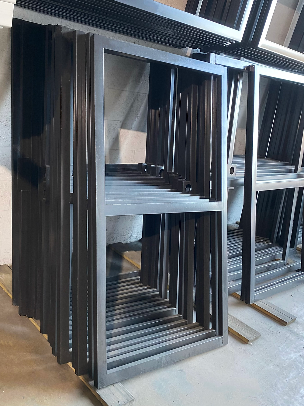 White vertical fence panels | Osuna Fence Supply in Miami