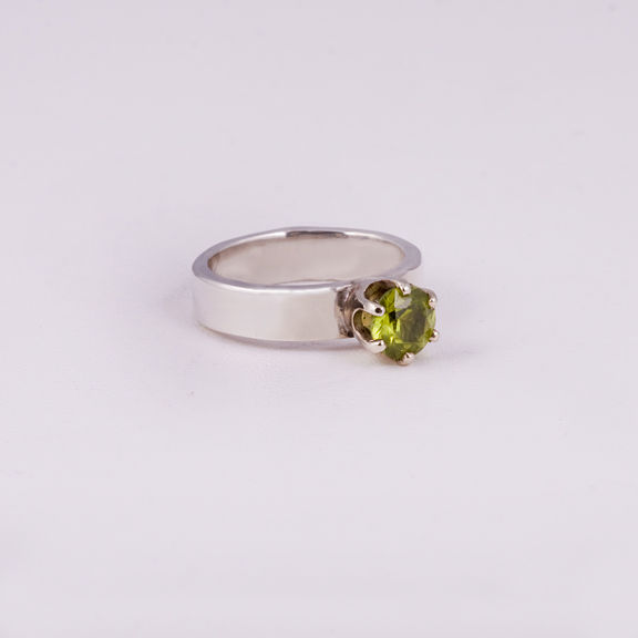 Thumbnail: Sterling Silver Carlos Diaz Peridot Ring RG-0196