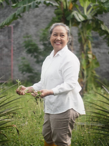 The Timeless Taste of Bu Lies's Seruni Recipe - A Javanese Herbal Drink Legacy