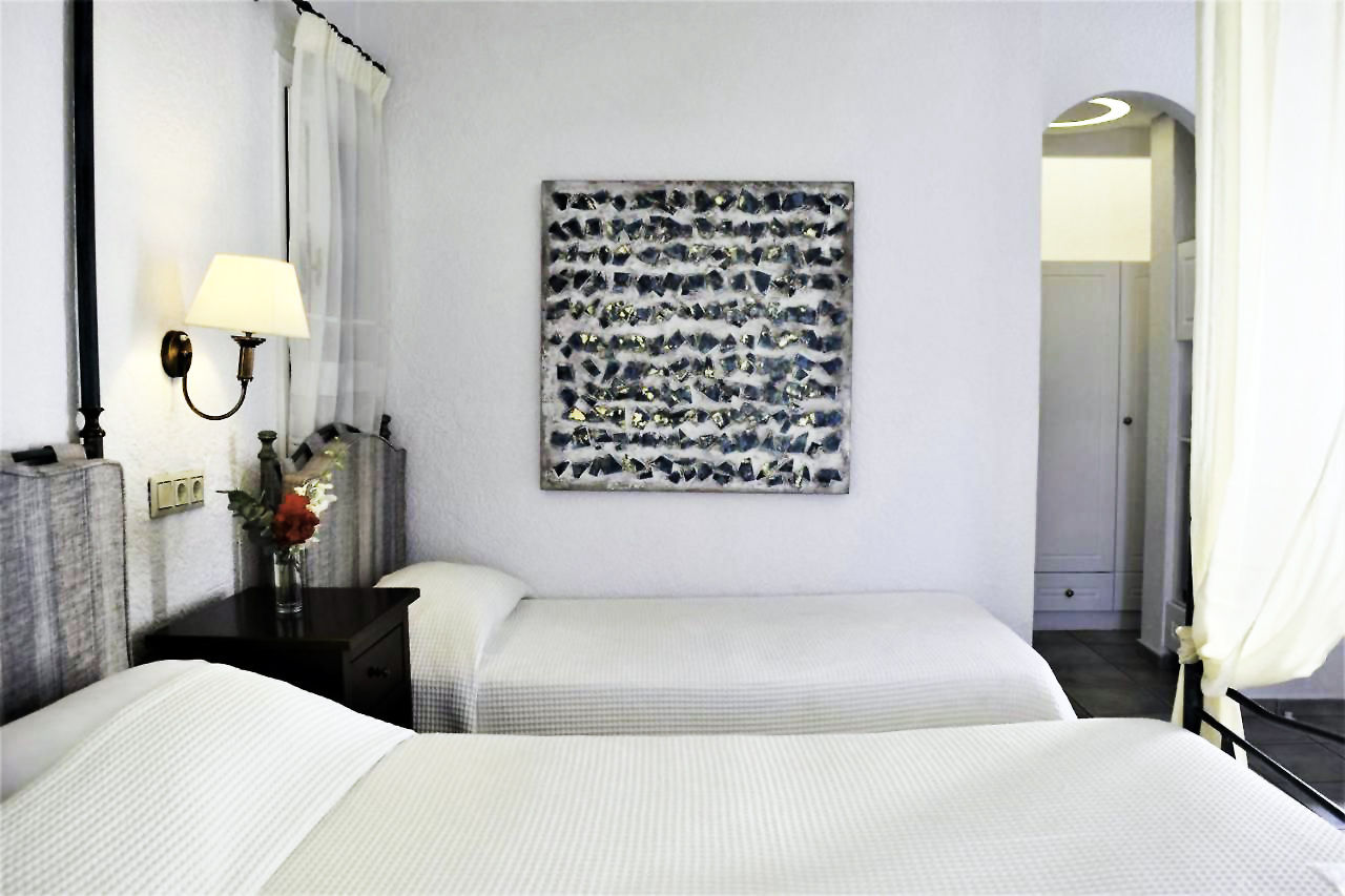 Amorgos Retreat: Amorgan Triple (1 Double + 1 Single Bed)