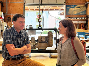 Beat Späti, Geschäftsführer Späti Holzbau AG und Franziska Roth im Gespräch