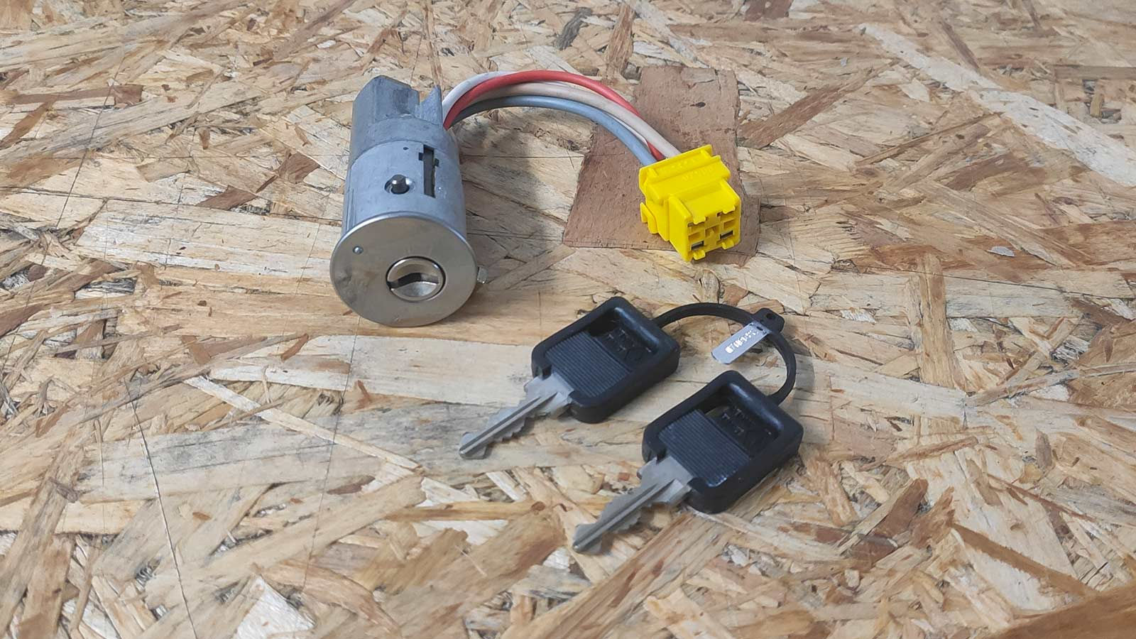 Renault 9, 11, 18, Trafic Key Steering Lock (7700757260)