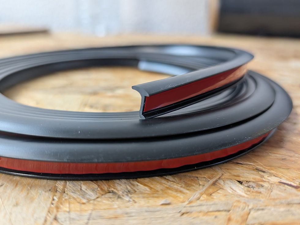 Miniatura: Friso em borracha para saias laterais Renault 5 GT Turbo (77007799230)