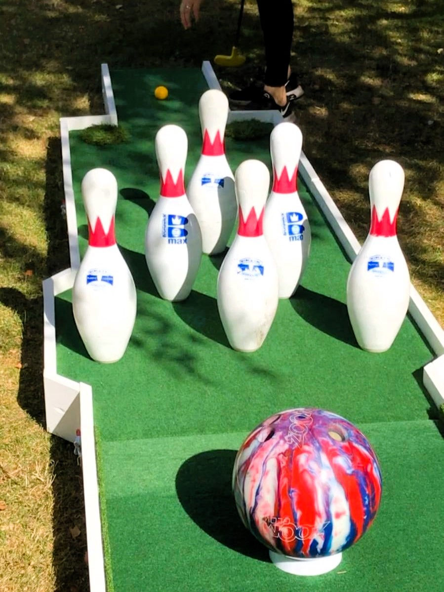 PuttPuttGolf - Bowling Pin alt hole design