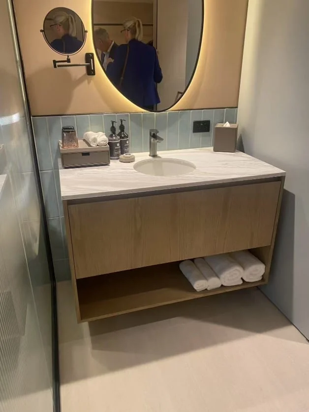 Hotel Bathroom Vanity Guide: Choosing the Best Bathroom Furniture for Luxury Spaces