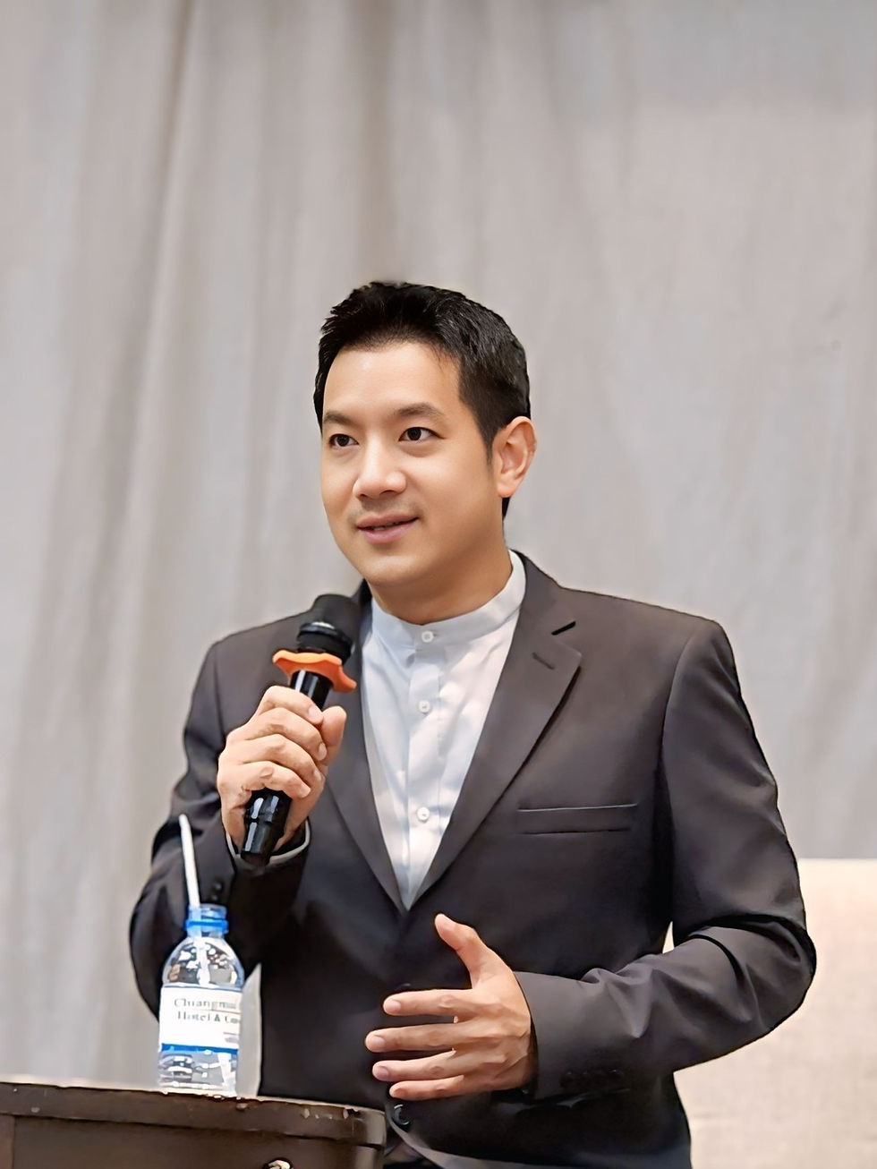 คุณหมอต้น (นพ. ณัฐวรรธ วิฑูรย์)