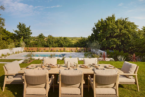 H31_Devon_III_OMAZE_EXMOUTH_OUTSIDE_DINING_HighRes_FullBleed.jpg