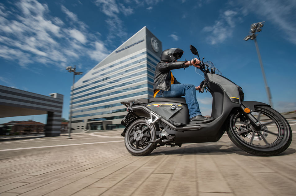 Scooter électrique VMOTO SOCO - CPX-2 (Lifestyle)