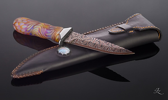 Knife with special engraved patterns with glass