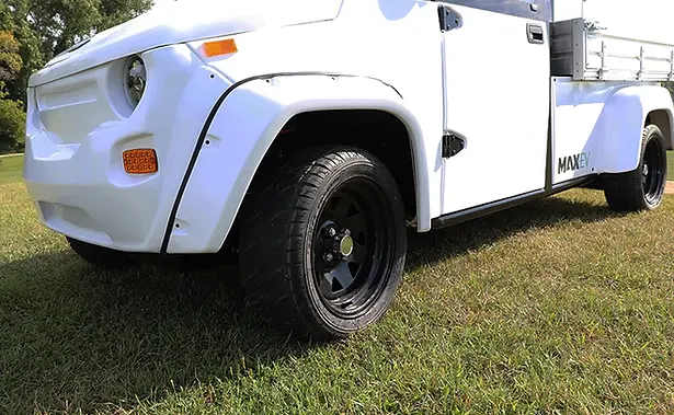 Max-EV-ORV-Wide-fender-with-Wide-Tire-for-Turf.webp
