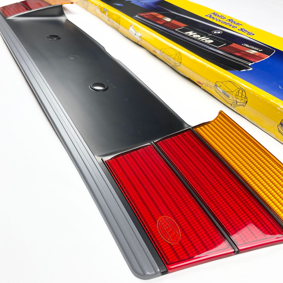 Thumbnail: BMW E36 Sedan HELLA Heckblende