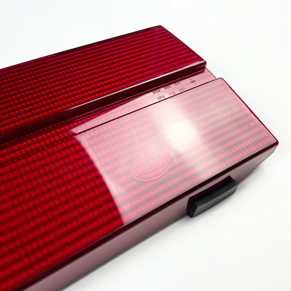 Thumbnail: BMW E30 interfeu arrière - HELLA Heckblende