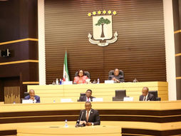 El Senado da luz verde a tres leyes que ordenan el sistema social, las finanzas y la disciplina militar