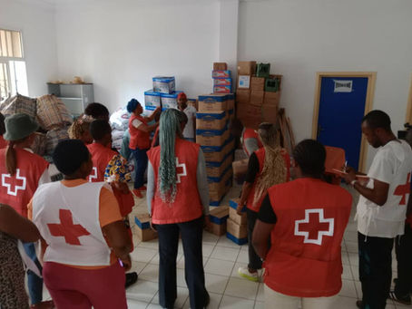 La Cruz Roja Nacional entrega ayuda humanitaria a los afectados por las inundaciones en Luba.