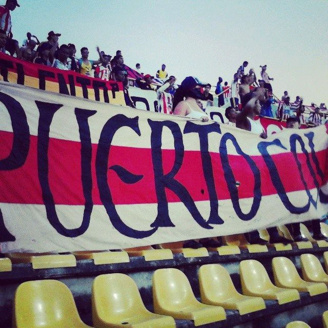 DELINCUENTES ATRACAN A UN HINCHA DEL JUNIOR Y SE LLEVAN 30 BOLETAS
