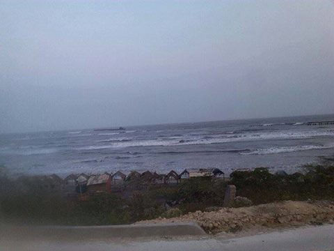 SE CAYÓ OTRO PEDAZO DEL VIEJO MUELLE