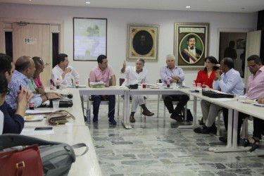 Verano busca alternativas para que hospitales, acueductos y colegios se pongan al día con Electricar