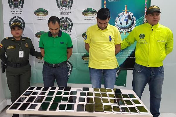 2 capturados cuando pretendían salir del país con 56 celulares de alta gama reportados como hurtados